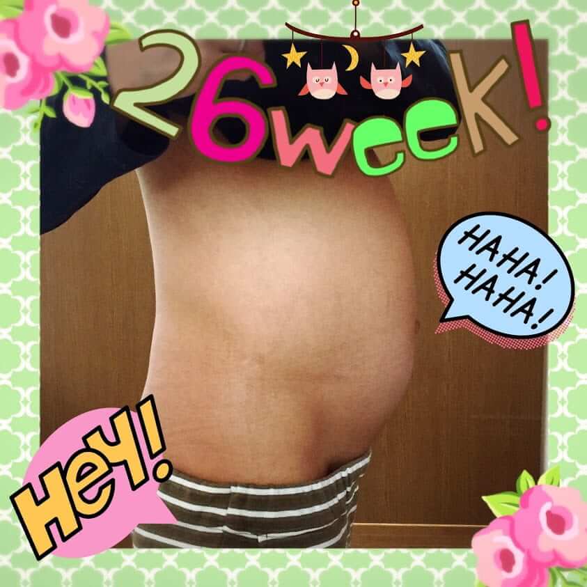 妊娠26wの妊婦のお腹です。