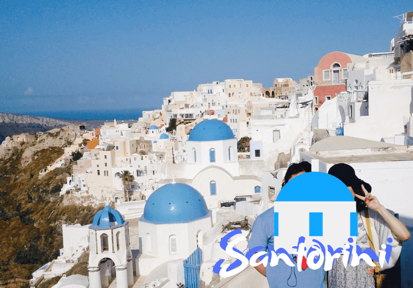 サントリーニ島の青い屋根です。