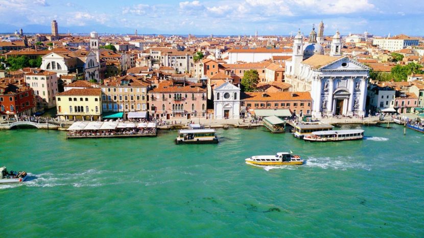 ベネチアの街並みです。