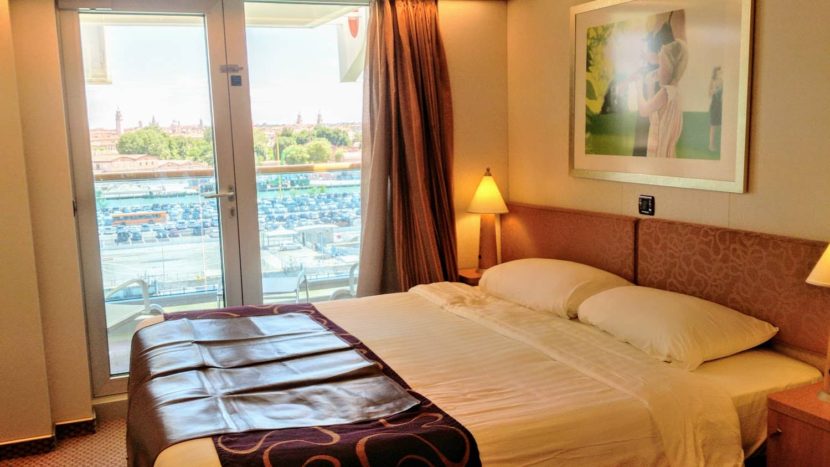 船内の部屋の様子です。