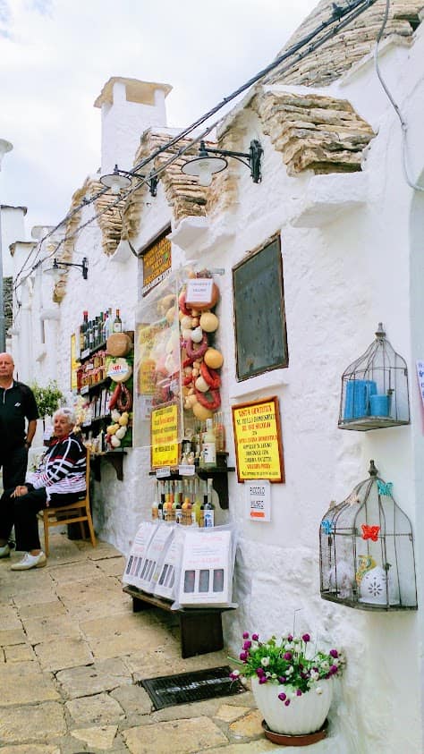 アルベルベッロには可愛いお店がたくさんあります。