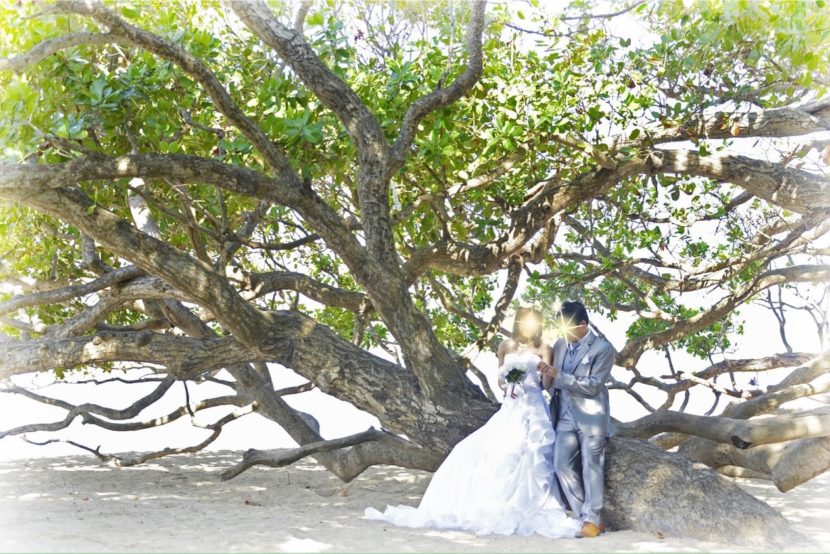 海辺でのウェディングフォトです。