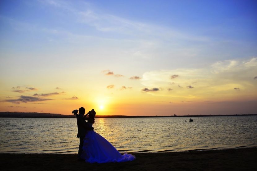 夕日のウェディングフォトです。