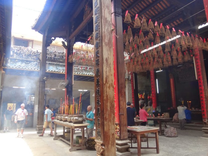 ベトナムの寺院の写真です。